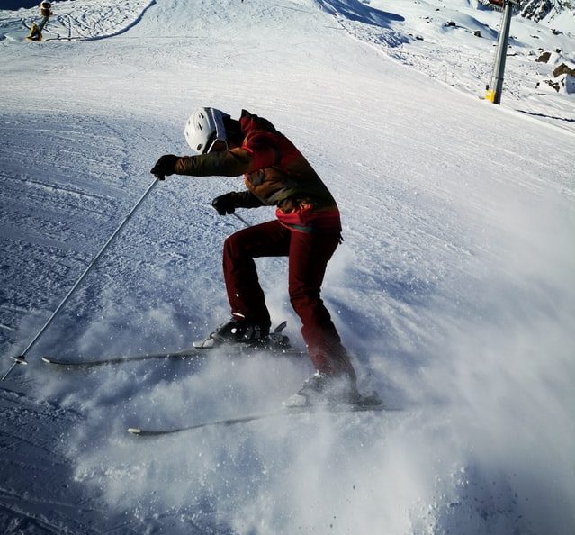 skier turning